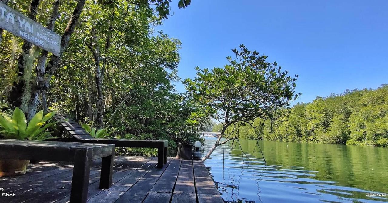 Ta Yai Homestay  Ko Kut ภายนอก รูปภาพ