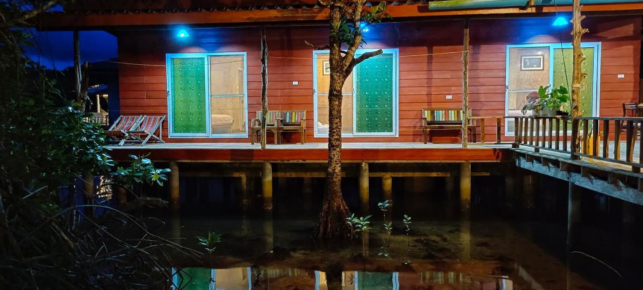 Ta Yai Homestay  Ko Kut ภายนอก รูปภาพ