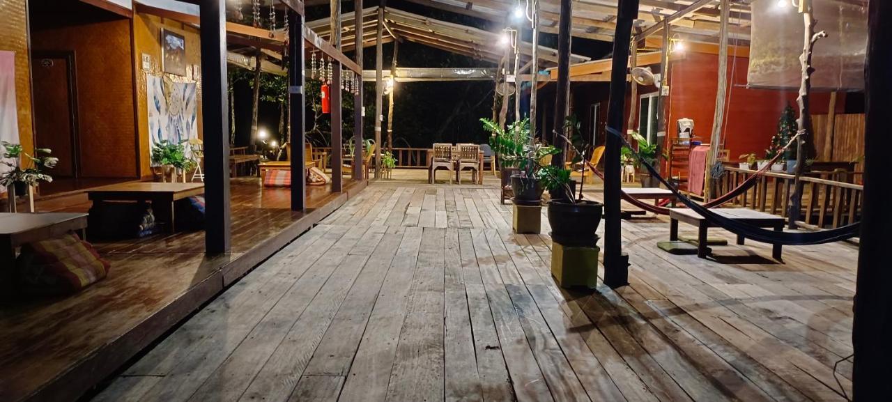Ta Yai Homestay  Ko Kut ภายนอก รูปภาพ